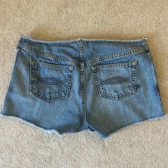 Abercrombie & fitch denim short shorts in mint condition size 4 - Picture 2 of 4